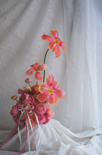 petit bouquet de fleurs roses de différentes tailles